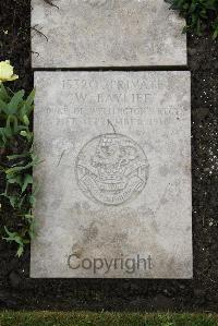 Boulogne Eastern Cemetery - Bayliff, W