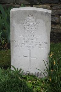 Boulogne Eastern Cemetery - Beale, Donald