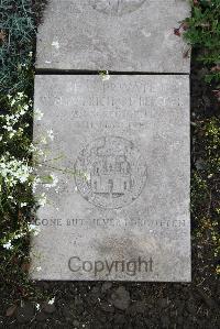 Boulogne Eastern Cemetery - Belcher, William Richard