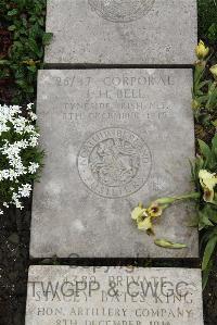 Boulogne Eastern Cemetery - Bell, J H