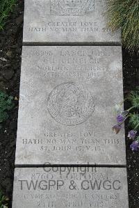 Boulogne Eastern Cemetery - Benefer, Charles Earl