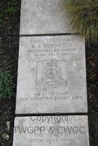 Boulogne Eastern Cemetery - Bennetts, Richard John