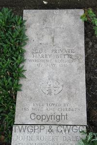 Boulogne Eastern Cemetery - Betts, Harry