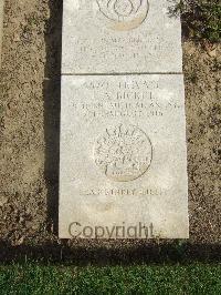 Boulogne Eastern Cemetery - Bicket, John Alexander