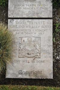 Boulogne Eastern Cemetery - Binns, Rowland William