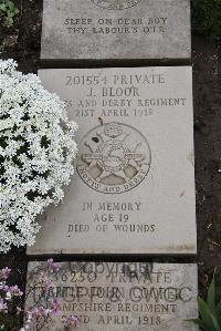 Boulogne Eastern Cemetery - Bloor, J