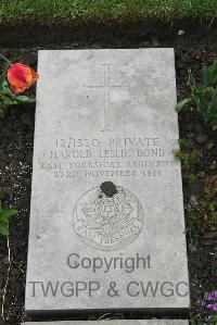 Boulogne Eastern Cemetery - Bond, Harold Leslie