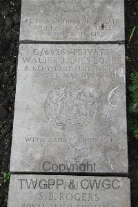 Boulogne Eastern Cemetery - Bones, Walter James