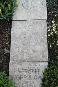 Boulogne Eastern Cemetery - Bowlt, Thomas