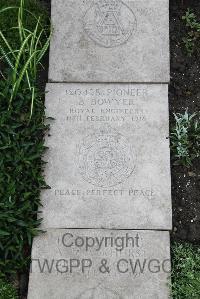 Boulogne Eastern Cemetery - Bowyer, B