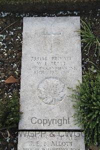 Boulogne Eastern Cemetery - Brett, W L