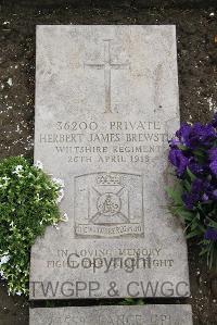 Boulogne Eastern Cemetery - Brewster, Herbert James