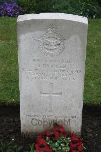 Boulogne Eastern Cemetery - Bridges, Sidney