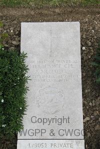 Boulogne Eastern Cemetery - Britton, John