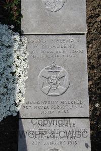 Boulogne Eastern Cemetery - Broadbent, W