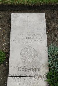 Boulogne Eastern Cemetery - Broadley, Uriel