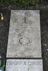 Boulogne Eastern Cemetery - Brooks, Joseph Henry