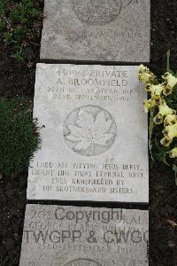 Boulogne Eastern Cemetery - Broomfield, A