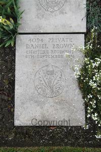 Boulogne Eastern Cemetery - Brown, Daniel