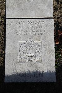 Boulogne Eastern Cemetery - Brown, E