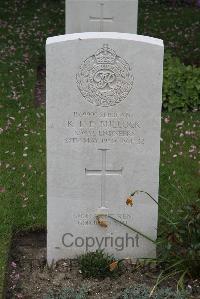 Boulogne Eastern Cemetery - Bullock, Kenneth Lionel Ernest