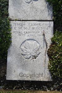 Boulogne Eastern Cemetery - Bunton, King William Henry James