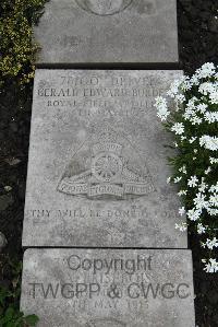 Boulogne Eastern Cemetery - Burdett, Gerald Edward