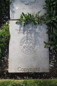 Boulogne Eastern Cemetery - Caesar, J