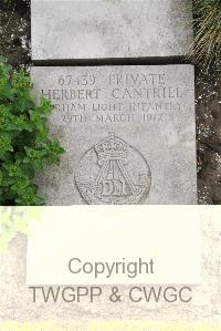 Boulogne Eastern Cemetery - Cantrill, Herbert