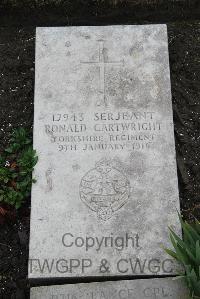 Boulogne Eastern Cemetery - Cartwright, Ronald