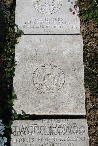 Boulogne Eastern Cemetery - Cass, T