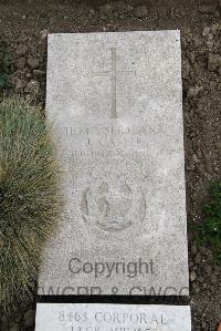 Boulogne Eastern Cemetery - Castle, J