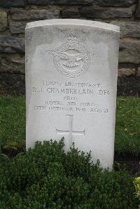 Boulogne Eastern Cemetery - Chamberlain, Richard John