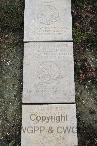 Boulogne Eastern Cemetery - Cheeseman, Roy Brompton