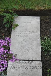 Boulogne Eastern Cemetery - Clarke, J