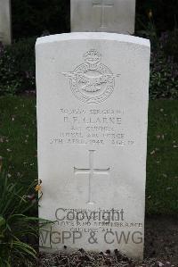 Boulogne Eastern Cemetery - Clarke, Ronald Frederick