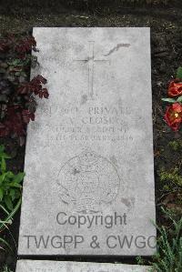 Boulogne Eastern Cemetery - Close, A