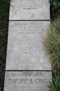 Boulogne Eastern Cemetery - Cook, J J