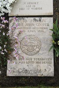 Boulogne Eastern Cemetery - Cooper, Bertie John