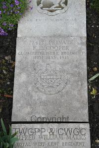 Boulogne Eastern Cemetery - Cooper, F E