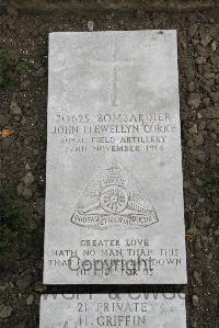 Boulogne Eastern Cemetery - Corke, John Llewellyn