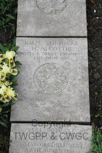 Boulogne Eastern Cemetery - Cottie, H A