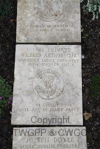 Boulogne Eastern Cemetery - Cox, Wilfred Arthur