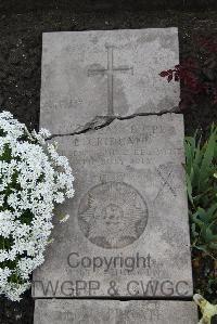 Boulogne Eastern Cemetery - Cridland, L