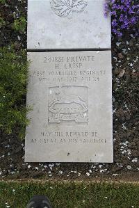 Boulogne Eastern Cemetery - Crisp, Horace