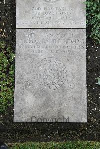 Boulogne Eastern Cemetery - Crombie, Thomas Hattle