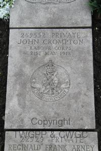 Boulogne Eastern Cemetery - Crompton, John