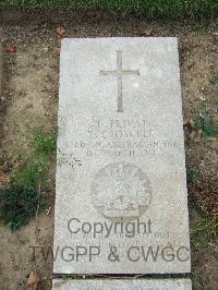 Boulogne Eastern Cemetery - Croskell, Thomas