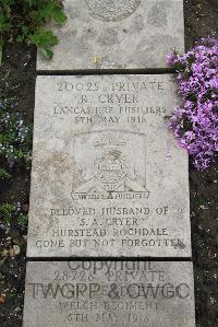 Boulogne Eastern Cemetery - Cryer, R