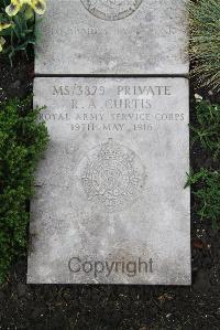 Boulogne Eastern Cemetery - Curtis, R A